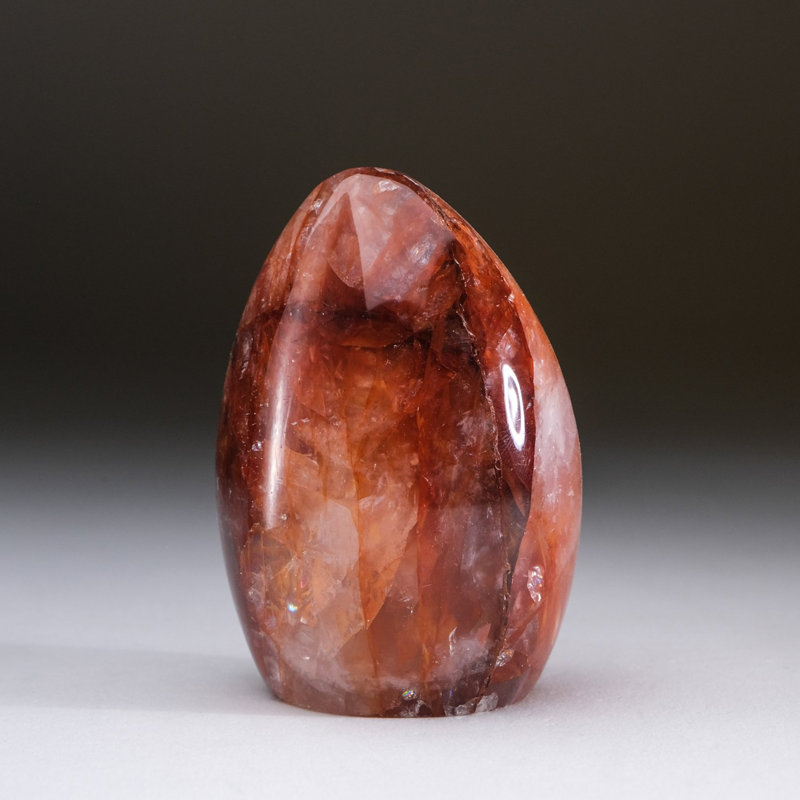 Forme libre de quartz poli fraise de Madagascar