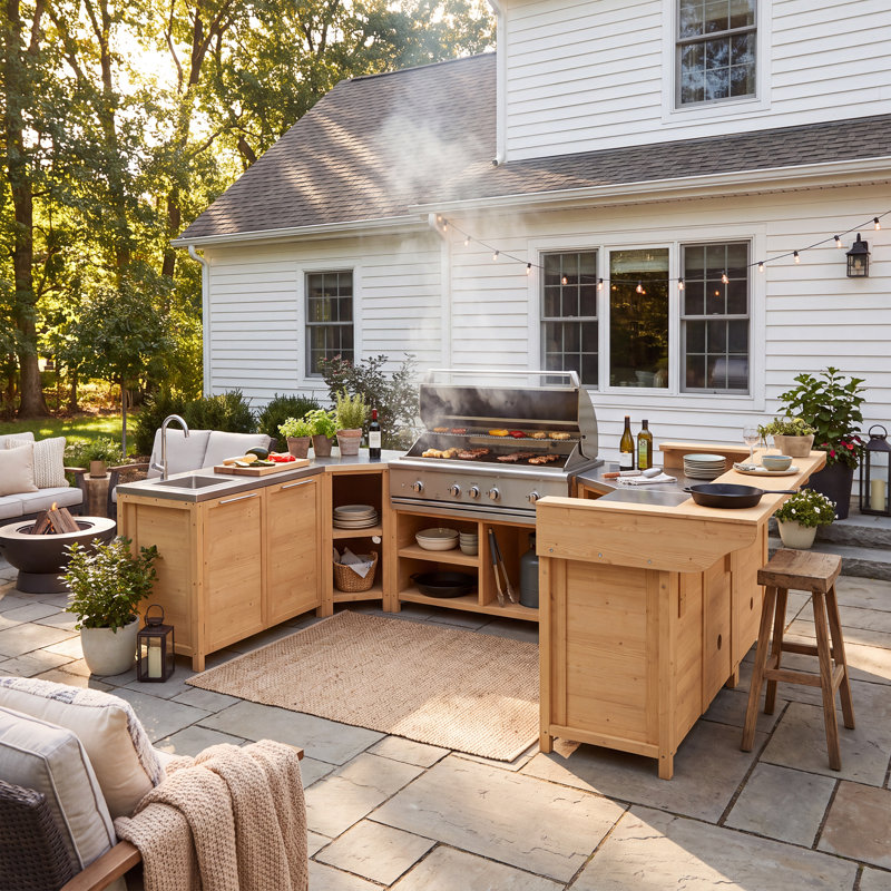 Ensemble de cuisine extérieure en cèdre naturel en forme de U, 6 pièces, avec évier, espace barbecue, double rangement d'angle et bar.