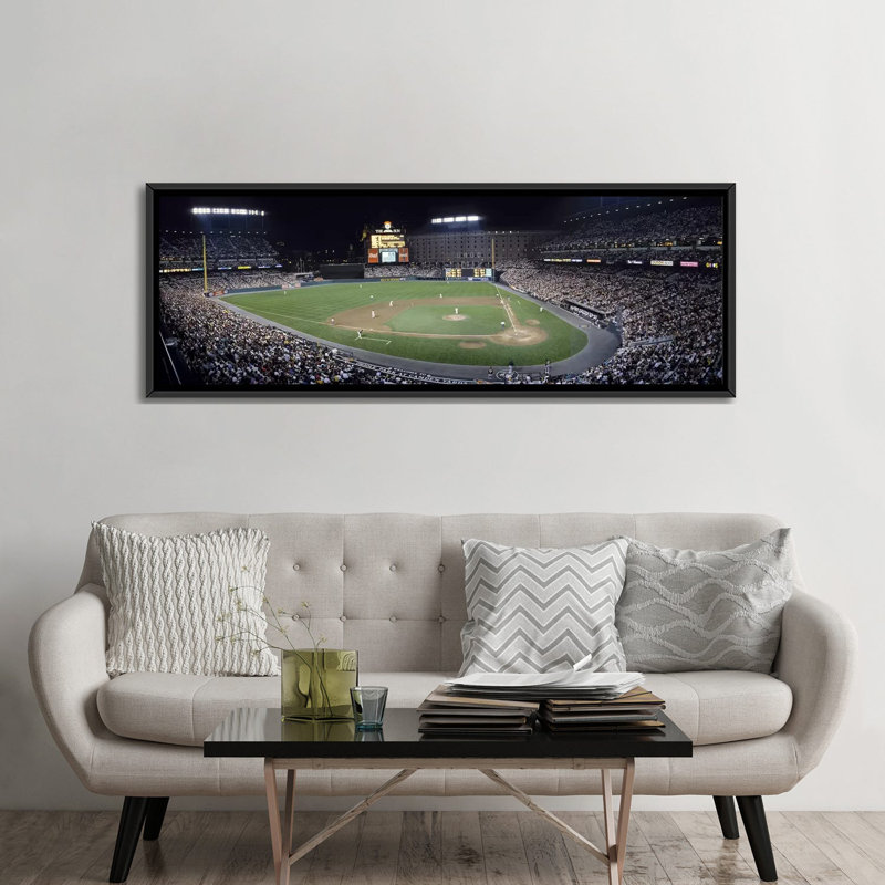 «Baseball Game Camden Yards Baltimore MD» par Panoramic Images, reproduction sur toile tendue, H 12 po x l 36 po x P 1,5 po
