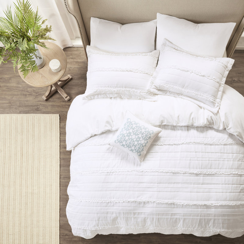 Élégant ensemble de couette 4 pièces avec plateau et détails à volants en blanc