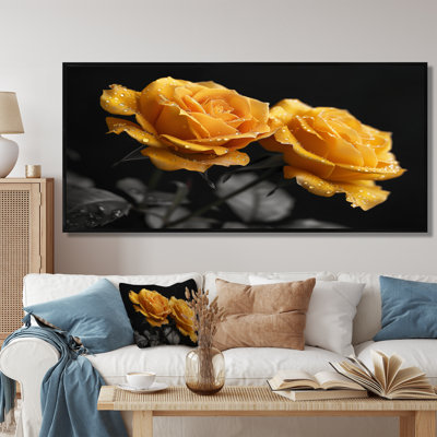 Monochromes de roses noires et jaunes Bloom II - roses, impression d'art mural
