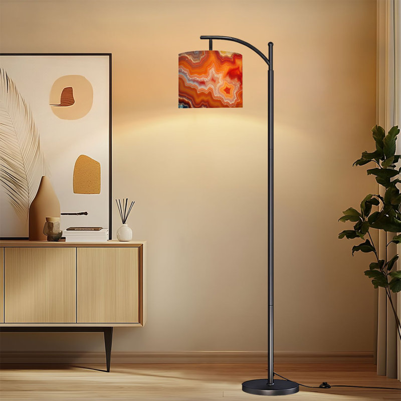 Lampe sur pied à arc avec abat-jour réglable abstrait géométrique en agate rouge orange avec bandes de minéraux et lampe sur pied en marbre