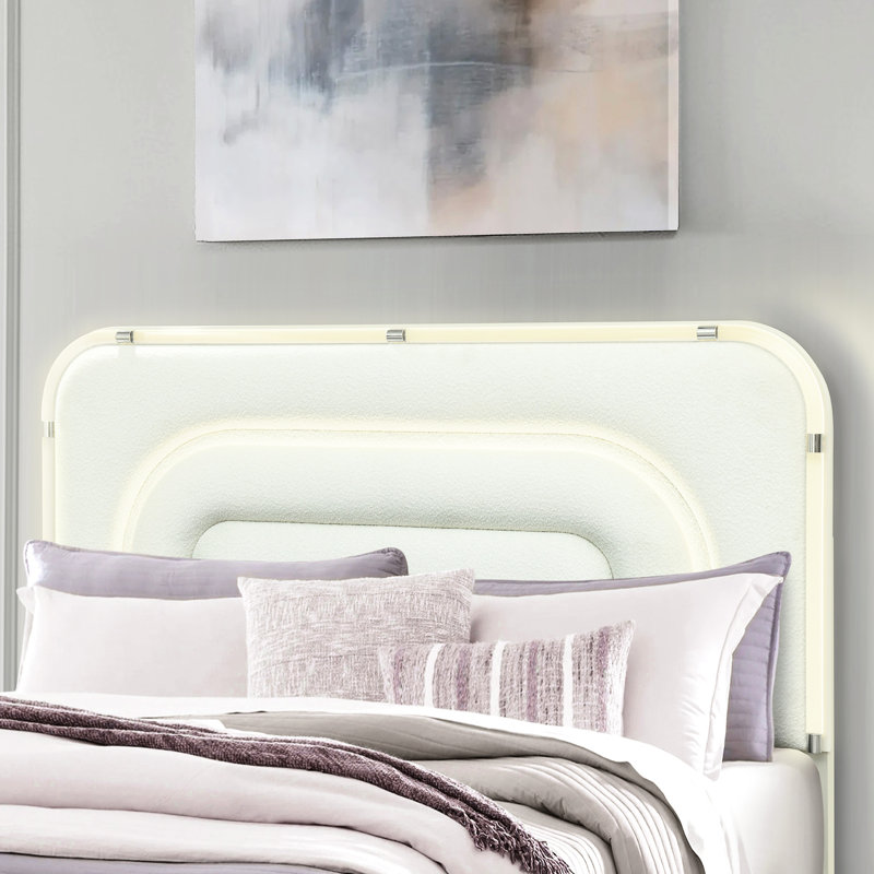 Grand lit à panneau beige avec tête de lit à DEL, style moderne, sommier tapissier requis, pieds géométriques, coins arrondis, bois massif et fabrication, revêtement pour chambre à coucher avec design, nécessaire, rebords, rembourrage,