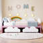 Lit plateforme enchanteur avec nuages et décor arc-en-ciel, parfait pour l'imagination des enfants et l'esthétique de la chambre à coucher, avec tiroirs de rangement