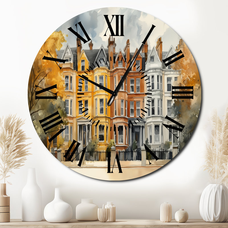 Horloge murale ronde traditionnelle en métal beige Georgian Row in Quiet Light - Horloge murale en métal beige
