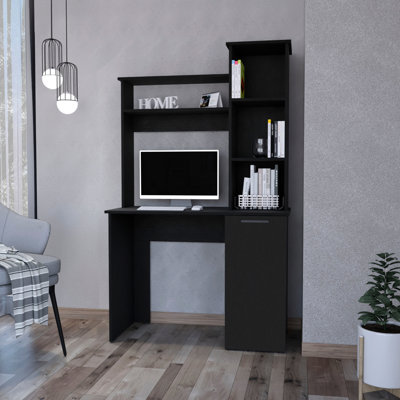 Bureau spacieux avec 3 tablettes et style attrayant pour un espace de bureau élégant