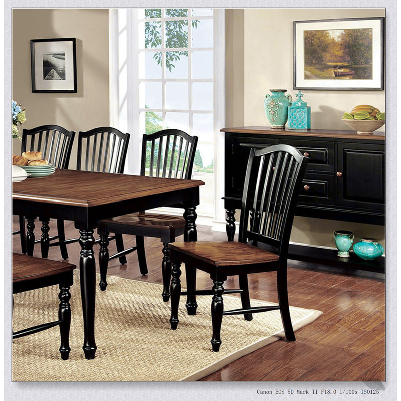 Ensemble de 2 chaises d'appoint élégantes de style champêtre avec une finition en chêne noir et antique, alliant charme rustique et confort moderne.