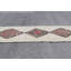 Tapis de couloir turc rétro tissé à la main avec un motif géométrique dans des couleurs neutres comme le brun crème et le motif rouge en laine