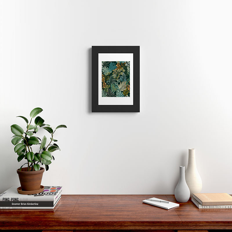 DESIGN, impression de nuit encadrée, feuilles tropicales émeraude de Dannick, Encadré bois noir, H 19 po x l 13 po x P 1,5 po