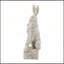 Grande figurine de lapin assis en magnésium, 26 x 23 x 76 cm, finition antique et socle.