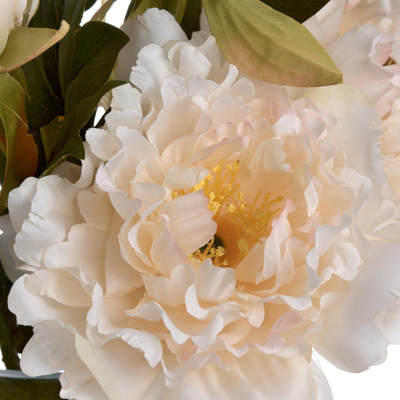 Arrangement, White