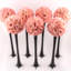 Agencements de rose et de pièce maîtresses en mousse de boules de fleurs-272935806