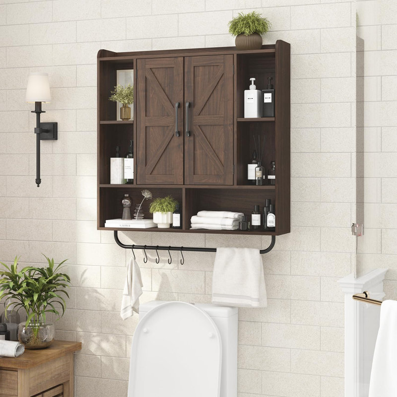 Armoire de salle de bain murale en bois rustique, armoire de pharmacie murale, armoire de rangement murale peu encombrante avec 2 portes de grange, 3 tablettes réglables à 3 niveaux et barre à serviettes (noyer foncé)