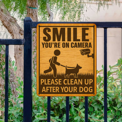 Panneau d'avertissement en bois «Smile You’Re On»