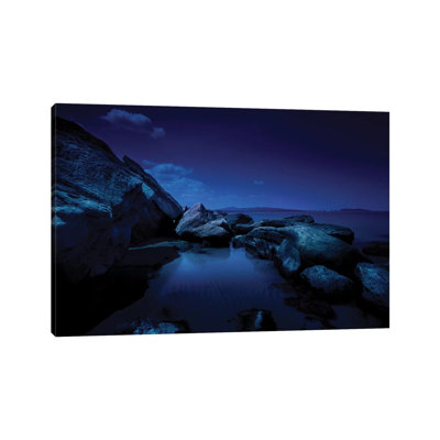 «Large Rocks in a Sea at Night, Burgas région, bulgaria» par Evgeny Kuklev - photographie sur toile tendue