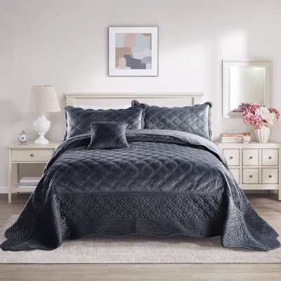 4 Piece Oversized soft Microplush Quilt Set