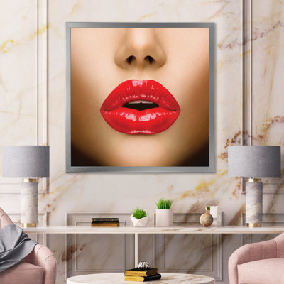 " Sexy Lips Beautiful Make-Up Close-Up Kiss "