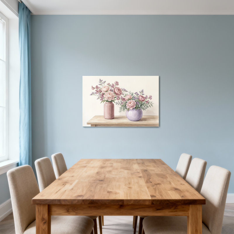 Arrangement floral de plantes et de fleurs dans des vases pastel sur une tablette en bois, H 24 po x l 36 po