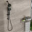 Système de douche noir mat avec pomme de douche 4,7 po, 7 poignées et robinets réglables