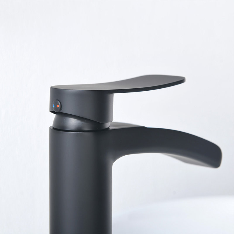 Single-Hole Single-handle Bathroom Faucet with Drain Assembly, Oil Rubbed Bronze