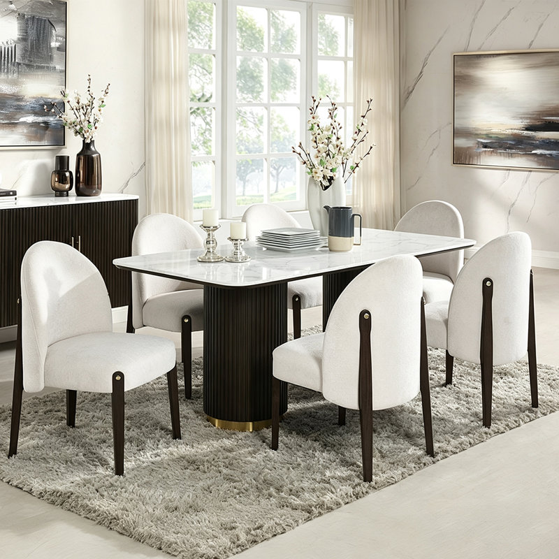 Table de salle à manger ronde de 180 cm (71 po) avec dessus en pierre frittée et piètement sculpté en chêne.