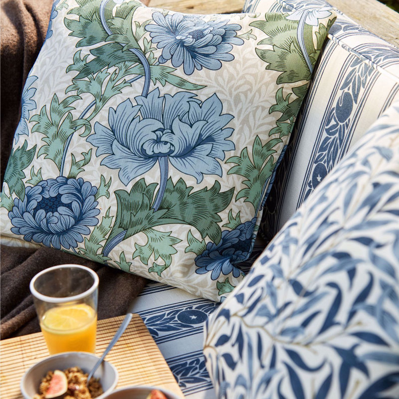 Chrysanthemum Fabric, Indigo/Bayleaf