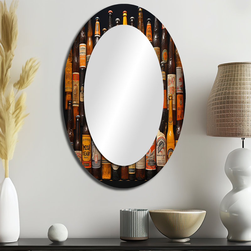 Bouteille de bière Collage IX - Miroir décoratif ovale sur métal, 36 po x 24 po