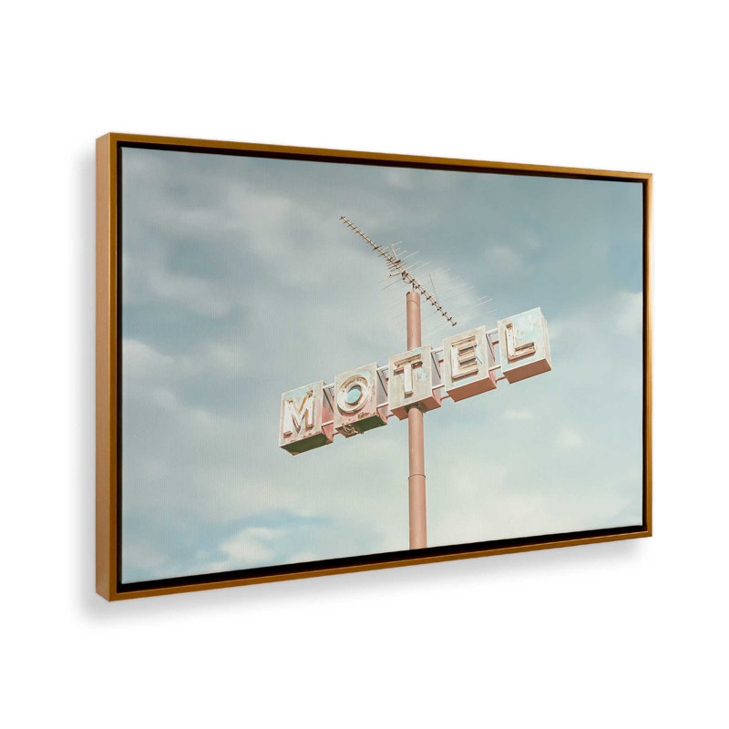 «Skyline», signe de mauve contre un ciel pastel sur toile, H 32,75 po x l 48,75 po, Cadre flottant or poli