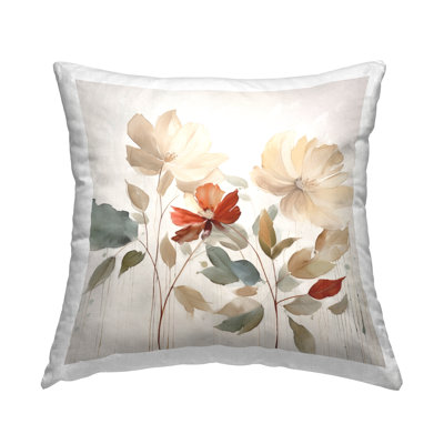 Coussin décoratif imprimé fleurs neutres avec des fleurs rouges par Lazar Studio