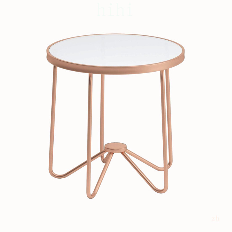 Table d'appoint ronde moderne avec dessus en verre givré et piètement en métal rétro pour une déco de salon élégante