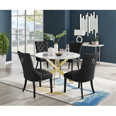 Ensemble repas pour quatre personnes