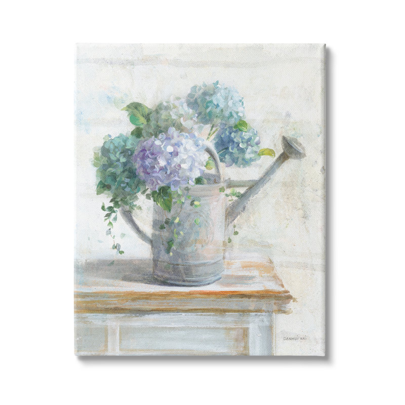 "Hortensias bleus en arrosoir", art floral sur toile tendue surdimensionné par Danhui Nai, Toile tendue, H 20 po x l 16 po
