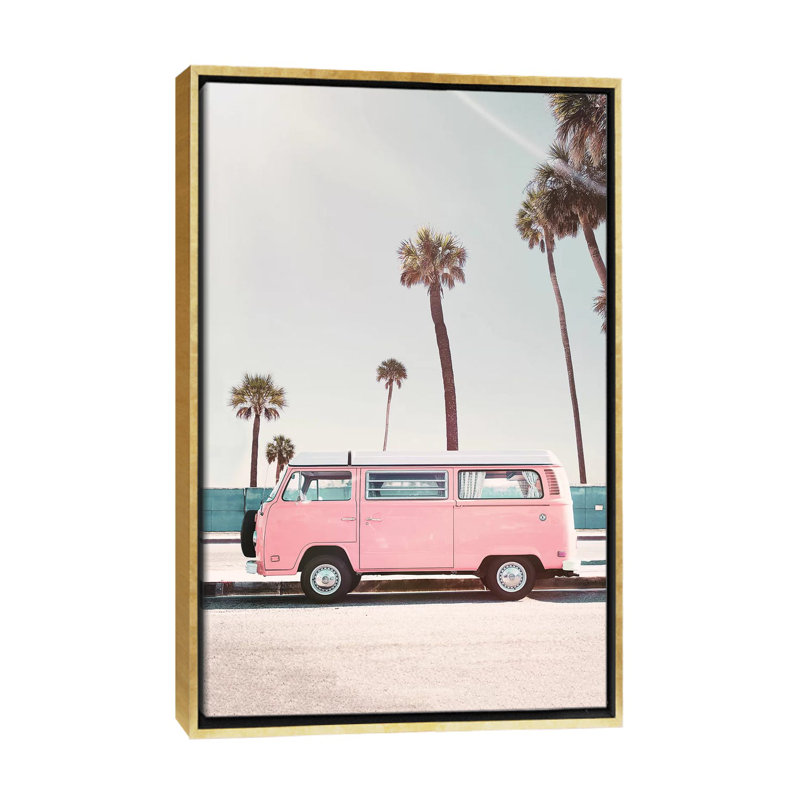 «Pink Van» par Sissi & Seb - reproduction de photo, H 26 po x l 18 po x 1,5 po, Toile encadrée d'or, Pas de tapis