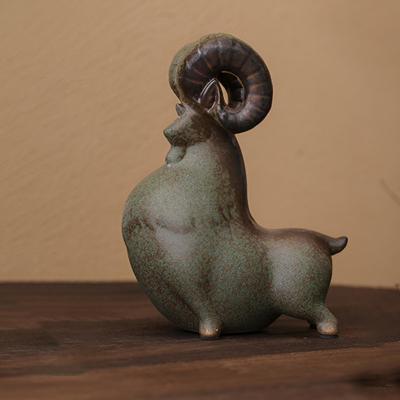 Figurine de chèvre en céramique