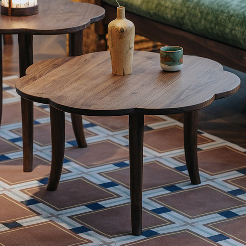 Table basse en noyer