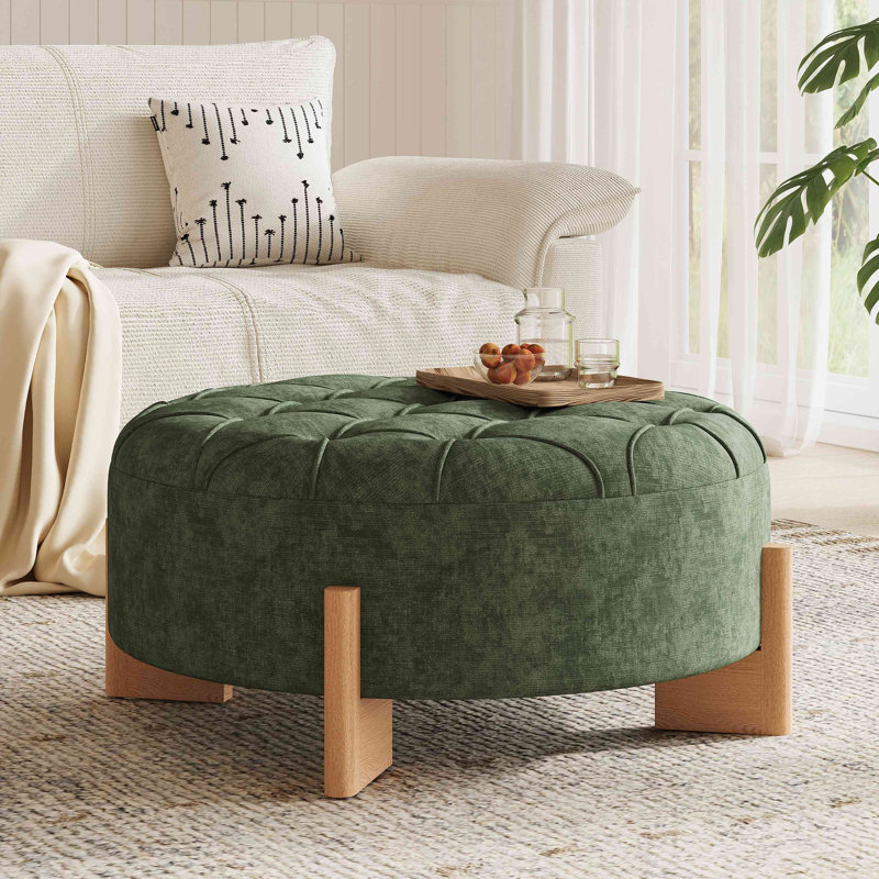 Repose-pieds rond capitonné avec pieds en bois massif, table basse moderne avec boutons capitonnés, lignes passepoilées, repose-pieds en chenille