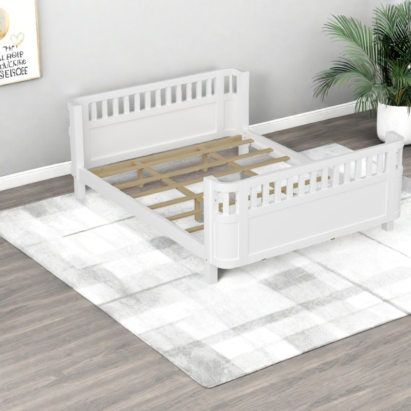 Grand lit plateforme moderne en bois, conception robuste et sécuritaire pour un usage familial