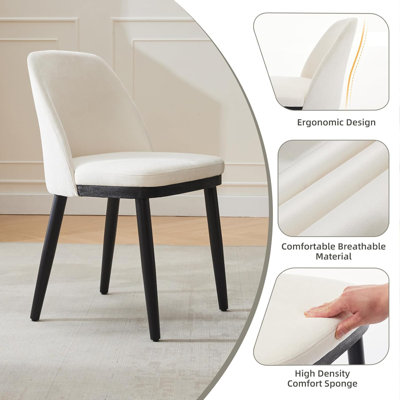 Ensemble de 2 chaises de salle à manger modernes en lin, recouvertes de tissu beige. Dossier courbé, pattes en bois robustes, coussins épais. Confortables et élégantes, elles s'intègrent parfaitement à la cuisine, la salle à manger, le salon ou le restaurant.