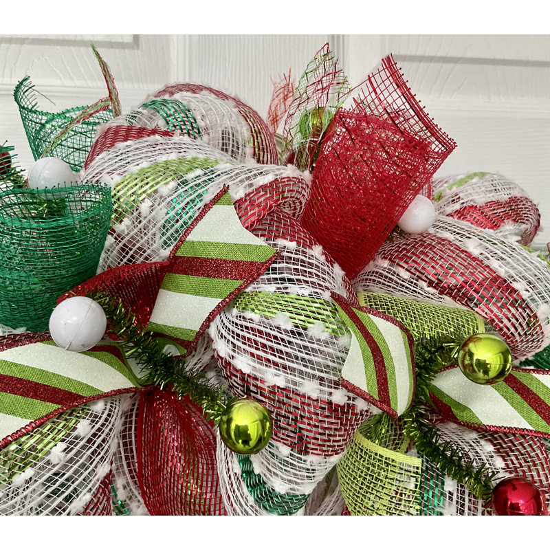 Couronne de Noël renne habillée dans un style des Fêtes
