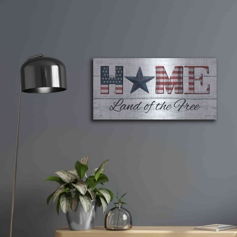 «Home Land Of The Free» par Lori Deiter, H 12 po x l 24 po