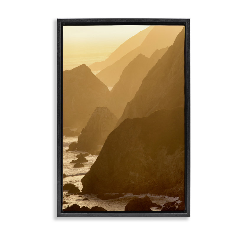 «Rocky Cliff» par Beach, toile encadrée flottante par Dennis Frates, H 25 po x l 17 po, Cadre flottant noir de jais