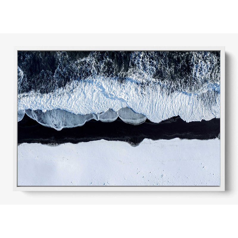 «Sables noirs et courants hivernaux», H 14 po x l 18 po, Impression encadrée sans passe-partout, Blanc