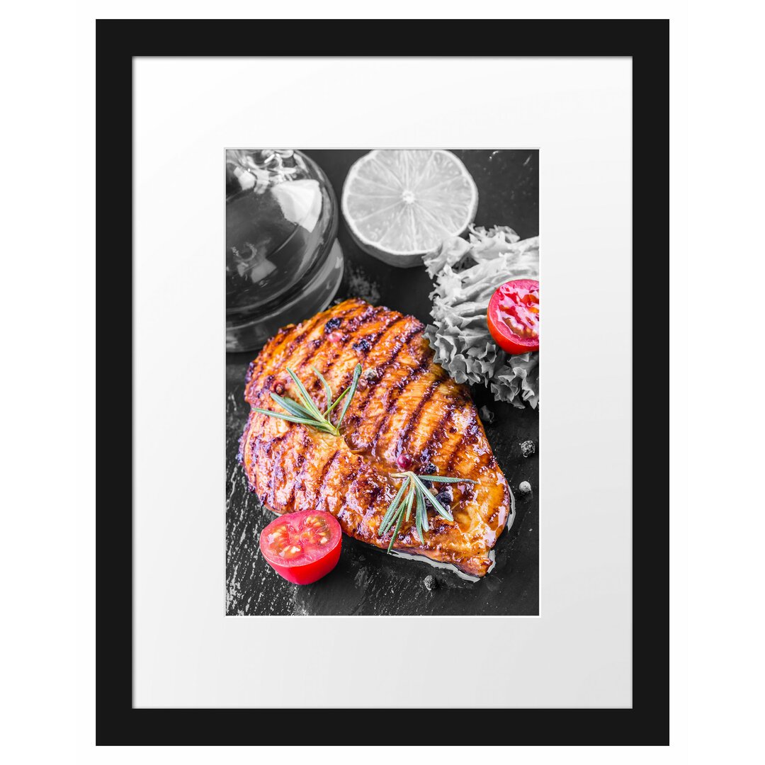 Gerahmtes Poster Saftiges Steak mit Tomaten