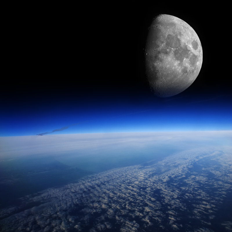 «Moon over Earth» par Marcelc - reproduction d'art sur toile tendue, L 30 po x H 30 po