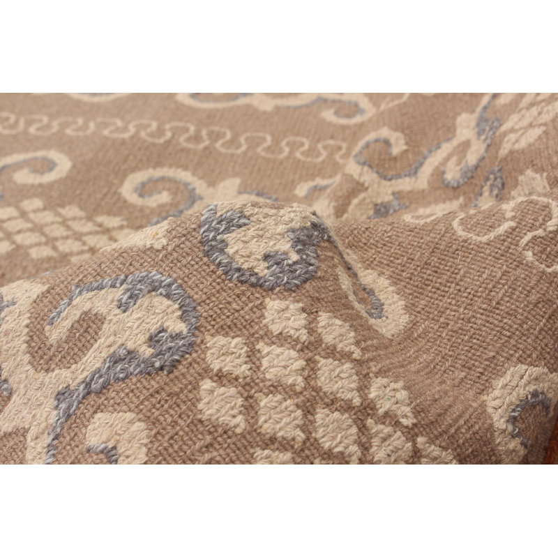 Tapis de zone brun clair en laine sumak handwoven à tissage plat Weyant, Rectangle 7 pi 9 po x 9 pi 9 po