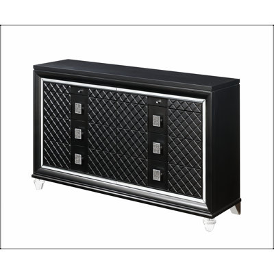 Commode Sawyer à finition grise métallique avec huit tiroirs spacieux et une garniture luxueuse, parfaite pour les chambres à coucher modernes.