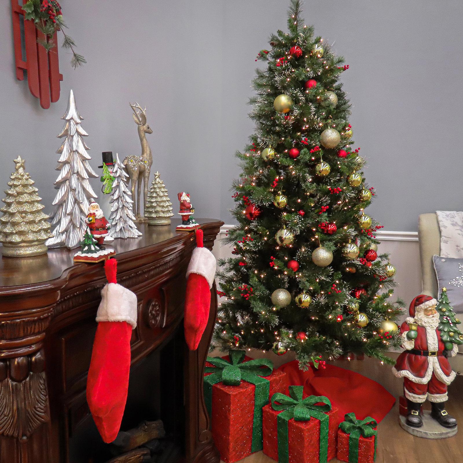7.5' Pre-Lit Pine Christmas Tree