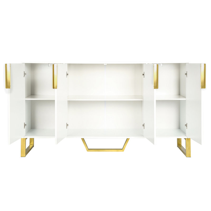 Buffet à la mode avec poignées en métal, tablettes réglables et cuisine moderne blanche à quatre portes, compartiments de rangement spacieux avec pieds -