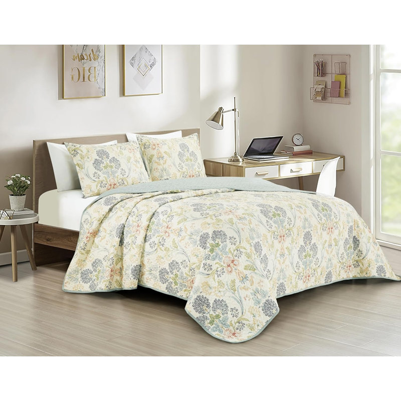 Alyssa Standard Floral Quilt, King Quilt + 2 King Shams