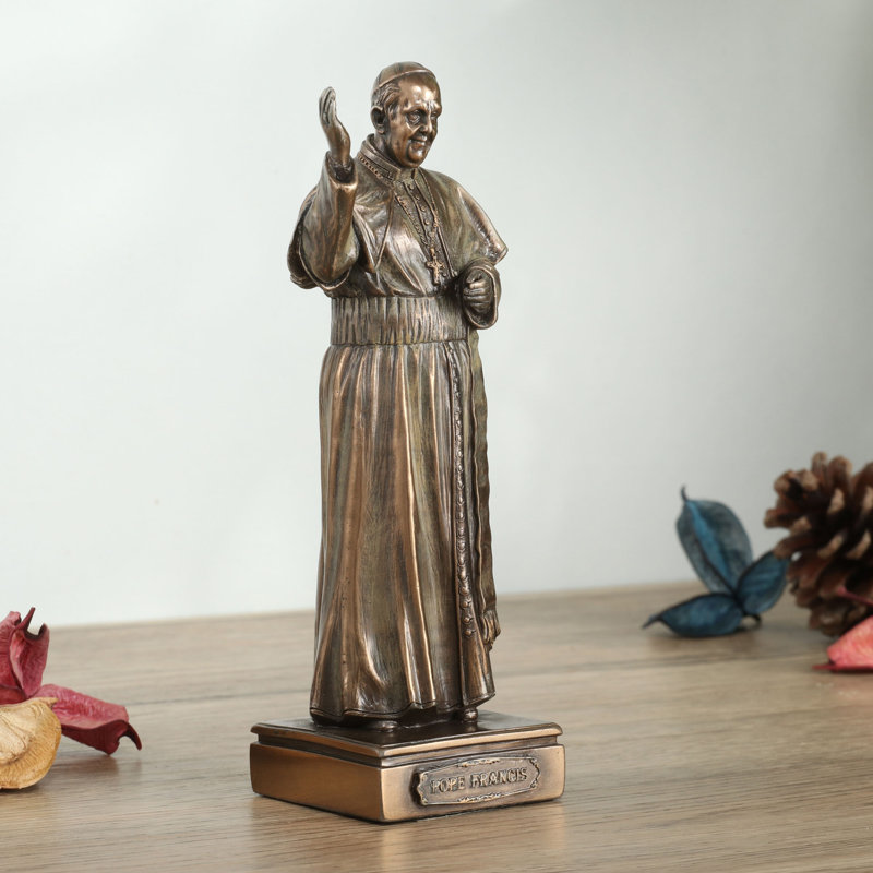 Annnora Statue